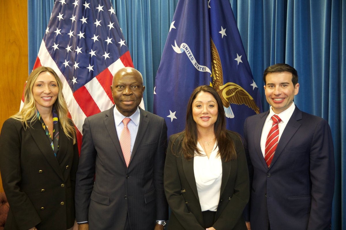 ilo4USCA's tweet photo. Thank you 🇺🇸Secretary of Labor @LChavezDeRemer &amp; Deputy Secretary @KSonderling for the warm welcome &amp; productive meeting with @ILO Director-General @GilbertFHoungbo. We look forward to strengthening our shared commitments and upholding int. labour standards. https://t.co/Ffoe25080X