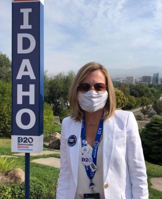 libsoftiktok's tweet image. Meet Lauren McLean, the woke Democrat mayor of Boise, Idaho, who decided to defy Idaho state law and fly a Pride flag at Boise City Hall.
Idaho recently passed a new law restricting flags flown on government buildings to only the US, military, state, or local city flags.
Why do…