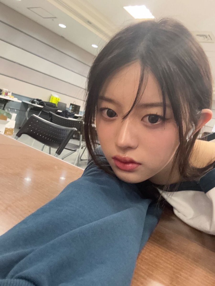 minsju's tweet image. stealing a little time for doing nothing. ℹ️ to doing nothing is pretty important; to taking selfie at that time is like the same. 🔎 so, be the verily cutest that everyone is talking about = being myself. 💬🤍