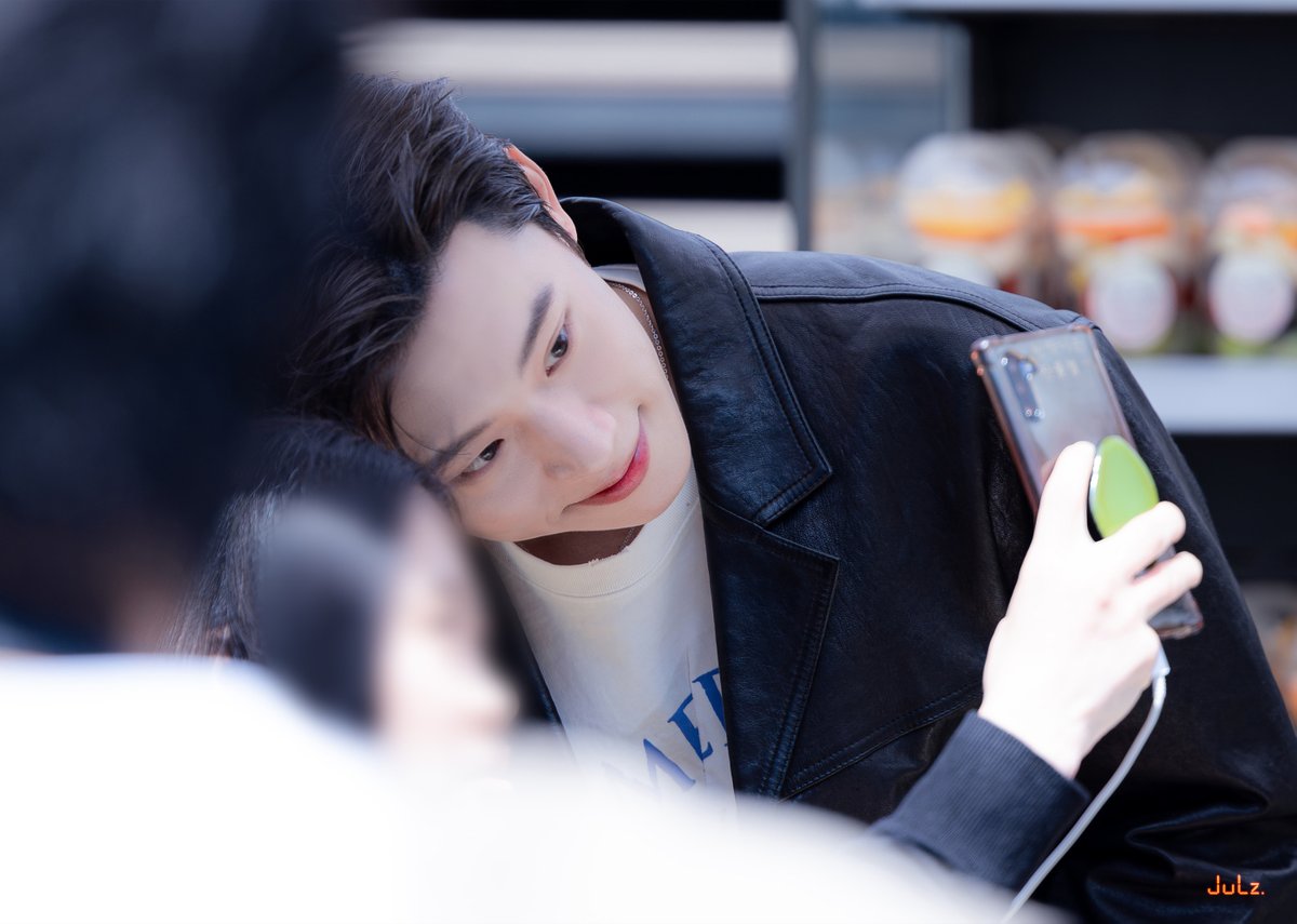 taengeeee1's tweet photo. 250424 파과X프레델 과일컵 행사
#김성철

말랑 복숭아보다 말캉한 과일가게 사장님🍑
🔗https://t.co/ZS62YVM57q https://t.co/4K9o4aHJUE