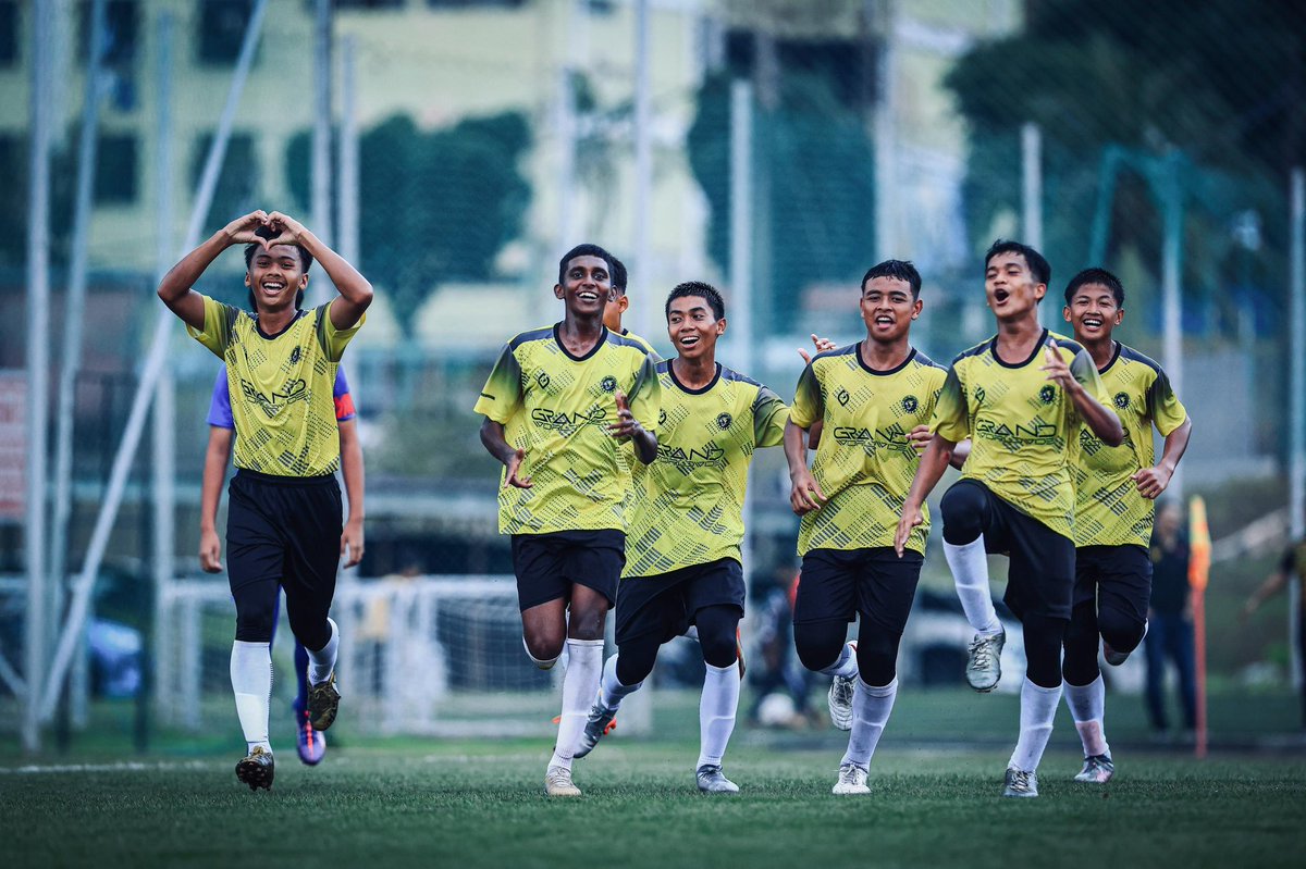 PERLAWANAN PERSAHABATAN
SSTMI B15 bertemu Akademi JDT B15 pada Khamis 24 April 2025.

Terima kasih Akademi JDT berkunjung ke SSTMI untuk mengadakan perlawanan persahabatan.