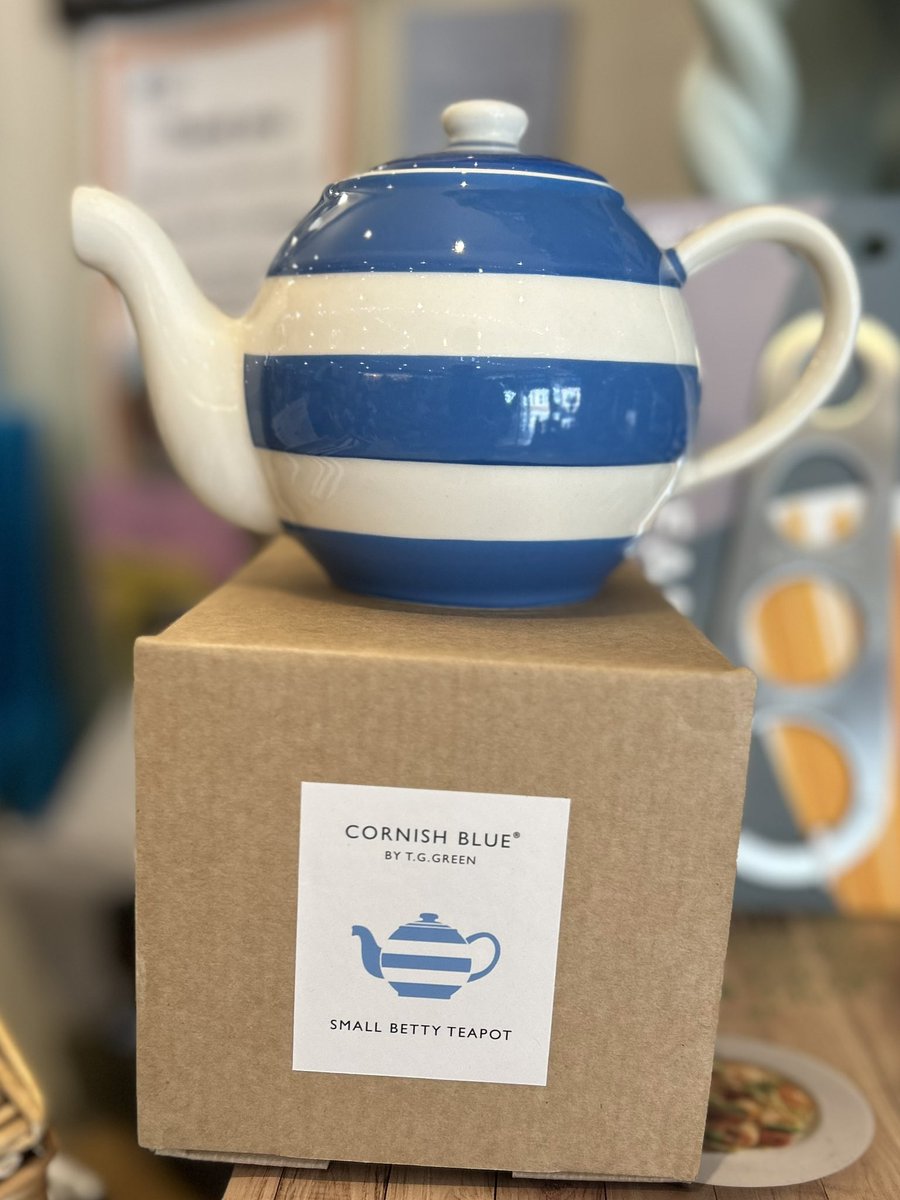 fjcookshop's tweet image. #Restocked #Cornishware

Which teapot would you choose?

#OpenAllWeekend for the #CornishBlue fans (and everyone else)

#BishyRoadShopping
#ShopSmall #ShopLocal