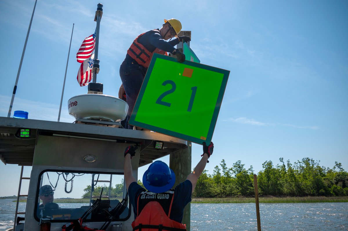 USCGSoutheast's tweet photo. #USCG Aids to Navigation Team Tybee’s five-member crew maintains over 300 primary aids to navigation across the marine transportation system in #Georgia and #SouthCarolina, ensuring the safety of the maritime public.
#CGMTS2025 #AidsToNavigation #ATON https://t.co/o8J2TDk8uo