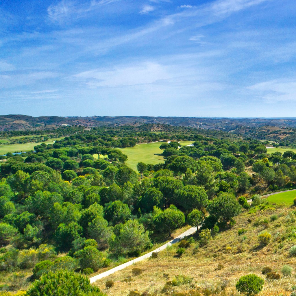 For those who love a good round and a good view - we're the perfect golf getaway destination. 🌳⁠
⁠
Take a look at our latest Experience Packages on our website today. ✔️⁠