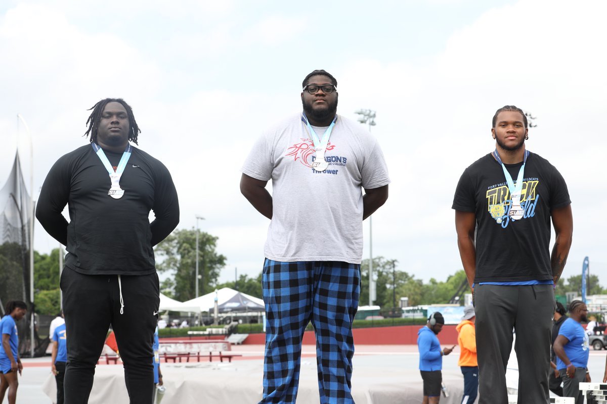 TheSIAC's tweet photo. Congratulations to the Men’s Shot Put podium!

🥇Xavier Heard, LC
🥈Tony Rountree, SSU
🥉 Solomon Hall, FVSU

#SIAC | #LeadersRiseHere https://t.co/tQXhPf1nNk