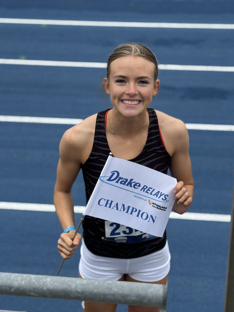 ValleyGirlsTF's tweet photo. Your Drake Relays champion running the exact same time!  Emma finishing her senior year with back to back victories in this event.  Teammate Morgan Karr placing 4th with another PR! https://t.co/SUjUZMDNfz