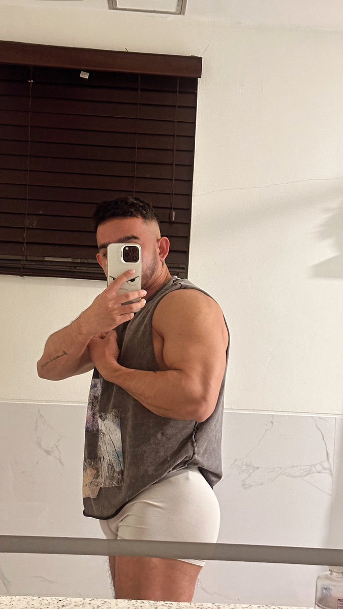 jalolasad's tweet photo. Nite #flex #gymmotivation #gymX #muscle https://t.co/gM8yPa5kLT