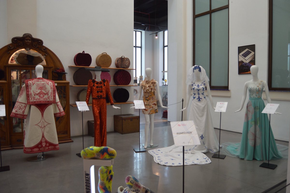 En esta 4ª Edición de MAM Fashion Fórum donde la moda y cultura se unen, Málaga de Moda ha tenido un espacio especial.

Adheridos de la marca han podido formar parte de una exposición temporal de piezas dentro del evento,formando así parte del universo de @museoautomovilmoda ✨