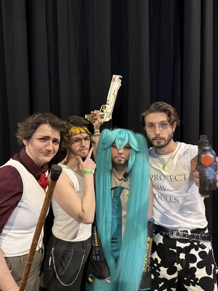 bbnomula's tweet photo. viktor, bbno$, mikuno$ and me https://t.co/26I2Nn6OJ4