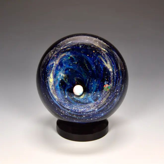 pmaCraftShow's tweet photo. "These perfectly round spheres with spirals of color play with optics and physics to create visual depths that transcend the physicality of the piece itself."-Scott Hronich

https://t.co/zTJQLKYB55 

#Glass #GlassArt #Metal #ContemporaryArt #PMACraftShow https://t.co/1MLV2CBDrA