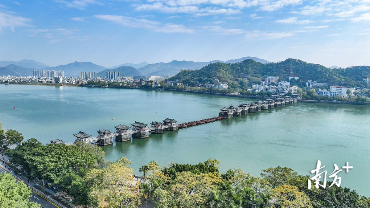 lovechaozhou's tweet photo. In the first quarter of this year, the gross regional product of #Chaozhou reached 31.374 billion RMB, a year-on-year increase of 5.1%.✨ Among them, the added value of the primary industry was 2.993 billion RMB, an increase of 7.1%; the added value of the secondary industry was 13.471 billion RMB, an increase of 4.6%; and the added value of the tertiary industry was 14.909 billion RMB, an increase of 5.1%.✅