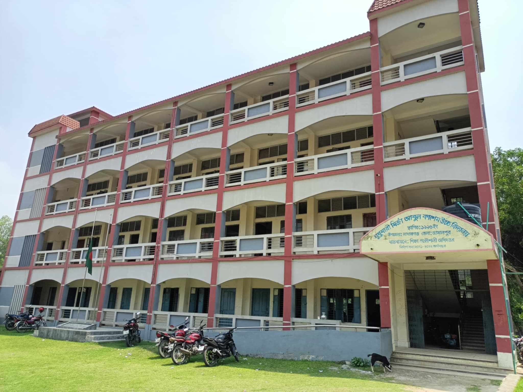 মাদারগঞ্জে এসএসসি পরীক্ষার কেন্দ্র থেকে ১৪ জন শিক্ষার্থী বহিষ্কার