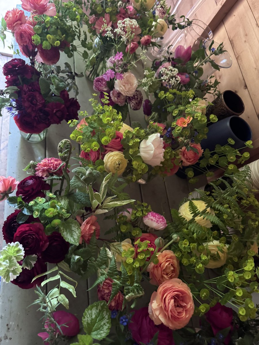 GardenBrocante's tweet image. These are the flowers I’ve cut for tomorrow. Fingers crossed 🤞
I’ll be off to the fair first thing to see if there’s any treasure to buy, then back to my garden gate sale.
I hope you’ve had a good day and have a lovely weekend to look forward to ♥️💐