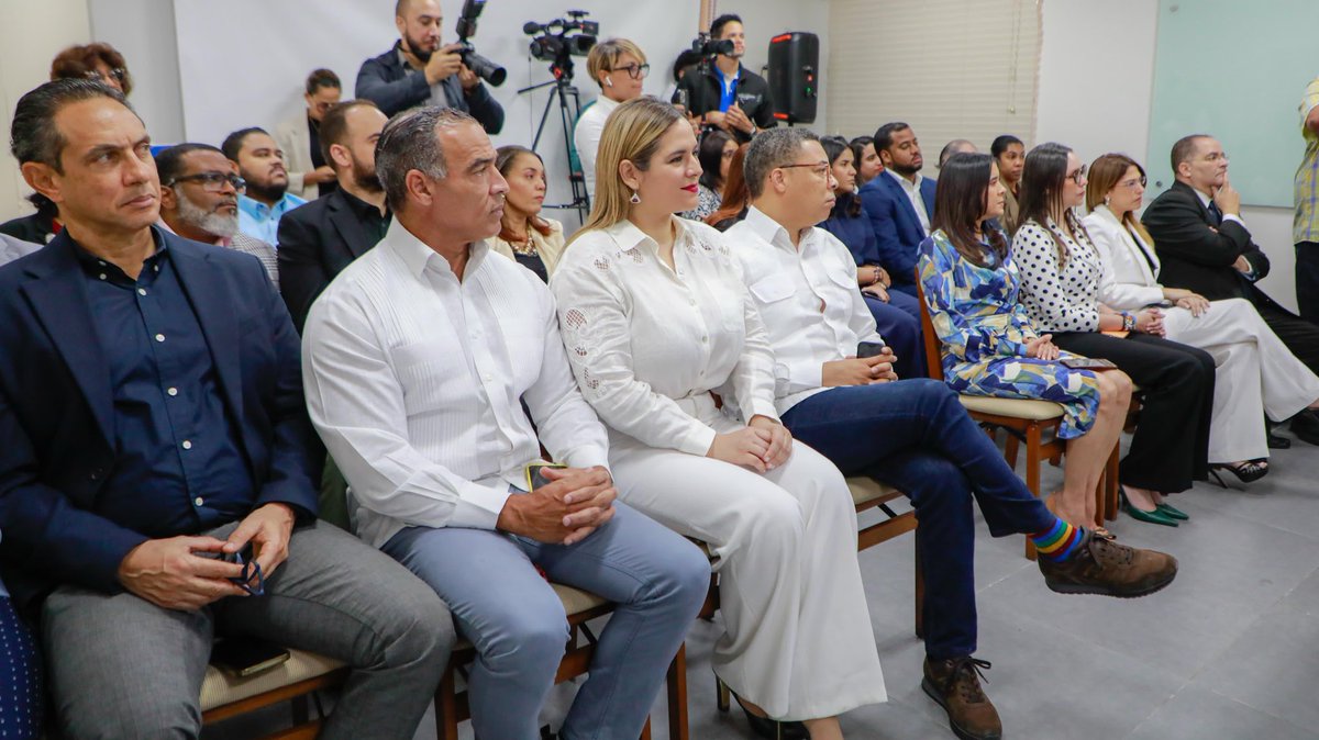 fabriciogm13 (@fabriciogm13) on Twitter photo Junto a <a href="/MariaElenaVT/">María Elena Vásquez Taveras</a> presidenta de <a href="/PCompetenciaRD/">ProCompetencia</a> y miembro@s del consejo en la firma del acuerdo para capacitar en defensa de la competencia a las MIPYMEs🇩🇴. Mercados más justos y eficientes para fortalecer el tejido productivo. <a href="/MIC_RD/">Ministerio de Industria, Comercio y Mipymes</a> <a href="/Promipyme_RD/">Promipymerd</a> Junto a <a href="/MariaElenaVT/">María Elena Vásquez Taveras</a> presidenta de <a href="/PCompetenciaRD/">ProCompetencia</a> y miembro@s del consejo en la firma del acuerdo para capacitar en defensa de la competencia a las MIPYMEs🇩🇴. Mercados más justos y eficientes para fortalecer el tejido productivo. <a href="/MIC_RD/">Ministerio de Industria, Comercio y Mipymes</a> <a href="/Promipyme_RD/">Promipymerd</a>
