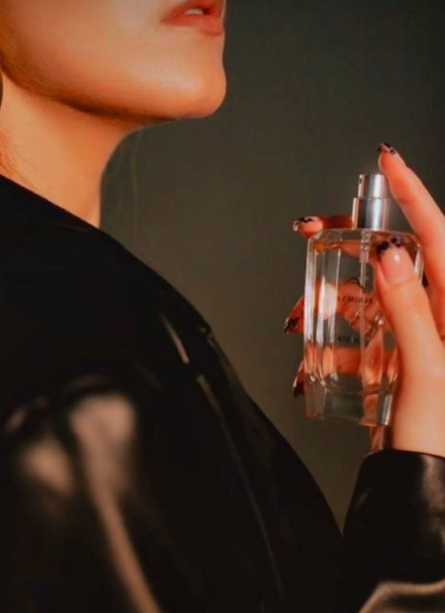 a_ali_pp's tweet image. لا يهمني كم غال عطرك..ولا يدهشني غلاء ثوبك..ولا يبهرني شفاه رسمت ونفخت وووووالخ من حيل النساء..كل ما في الامر..ادور كحجر طاحونة قديم..حول طيف امراة فقدتها منذ الف سنة من  الحنين… 
#رويه_السعوديه_2030