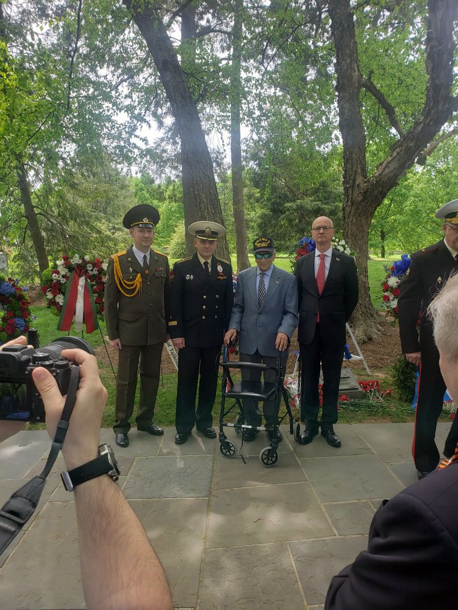 The world remembers. The spirit of the Elbe lives on!

War veterans, representatives of Belarus, Russia, United States, CIS countries laid wreaths near the "Spirit of the Elbe" memorial plague at Arlington National Cemetery on the 80th anniversary of a historical meeting of