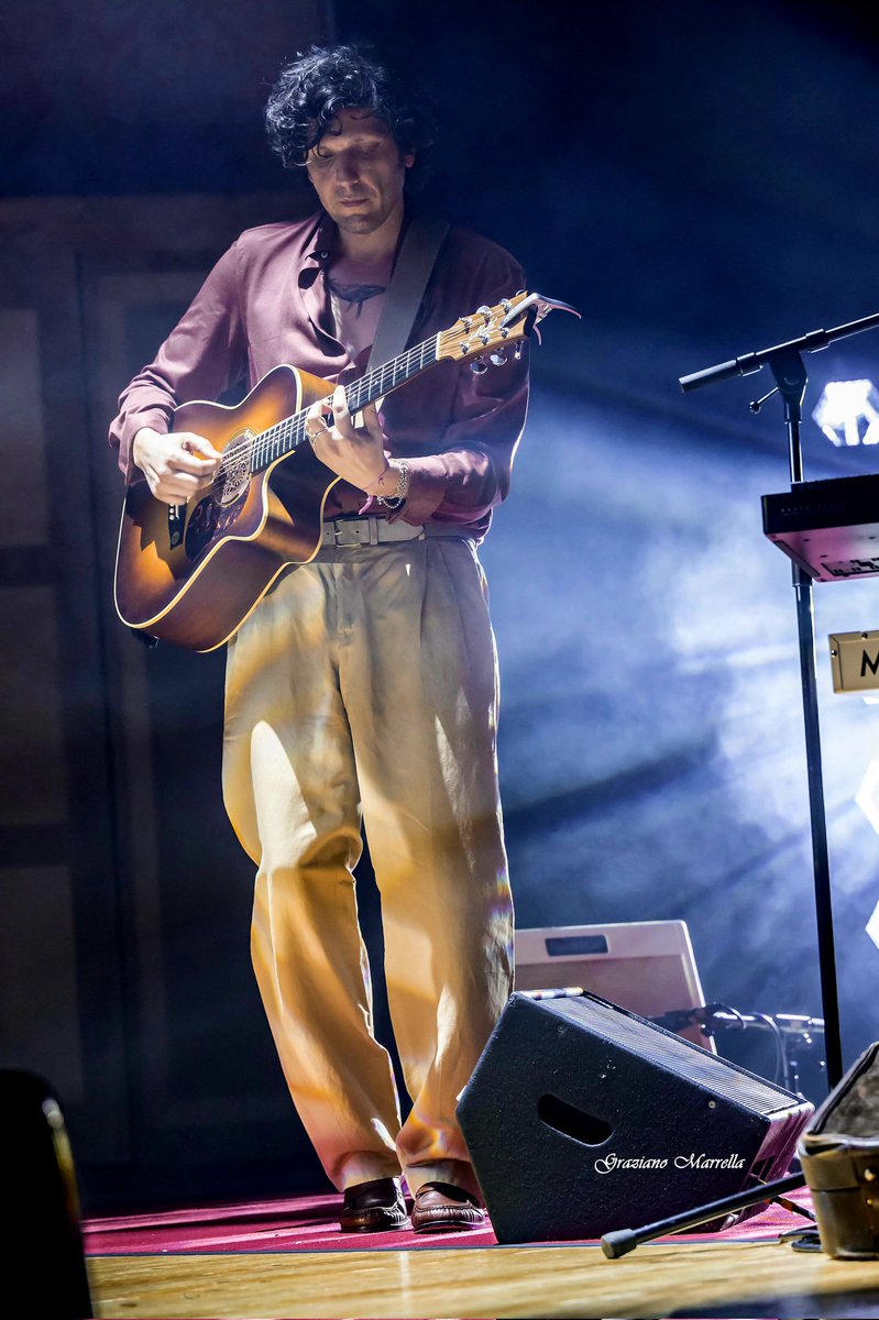 Elena7741072863's tweet image. Sei splendido mio Poeta ❤️ 
#ErmalMeta #Thiene 
📸 @impressioni61