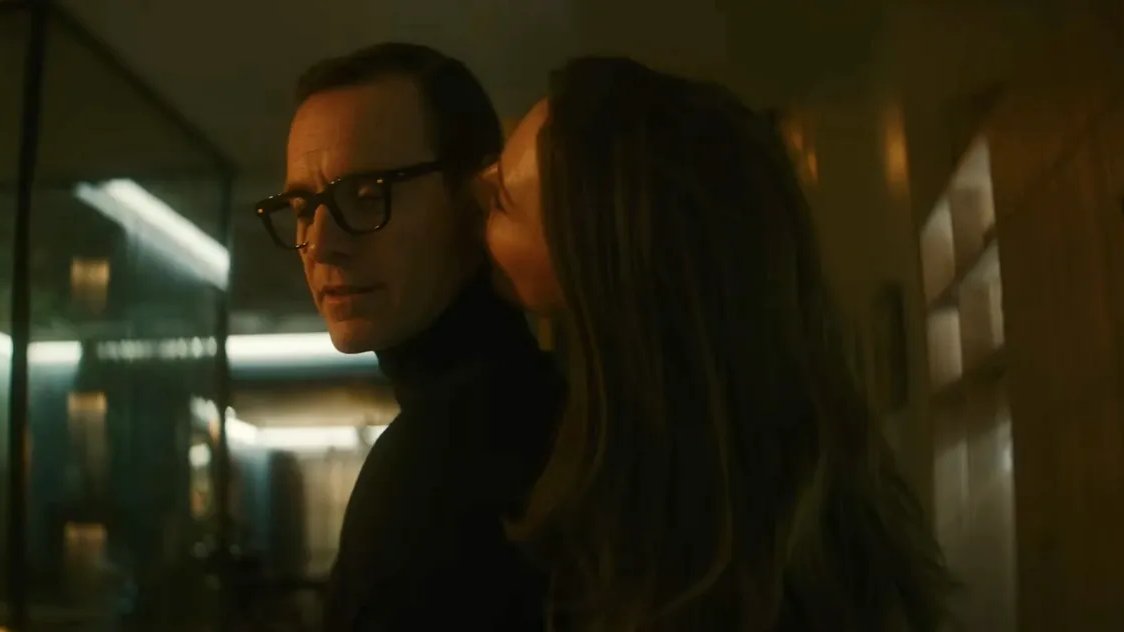 BondorNothing's tweet image. Sad to see #StevenSoderbergh&apos;s #BlackBag didn’t do too well at the box office. I loved it: a sharp, stylish spy thriller with a brilliant cast, Harry Palmer vibes, Agatha Christie twists and a groovy David Holmes score. Looks great, sounds great. What’s not to like?