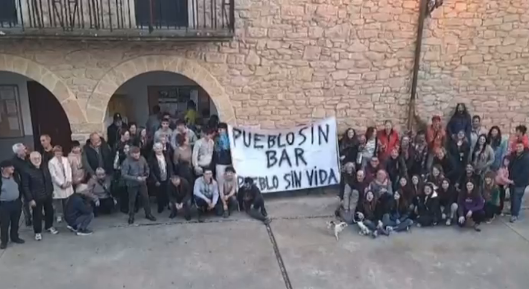 Torralba del Río se moviliza tras el cierre del bar redvozlibre.blogspot.com/2025/04/torral…