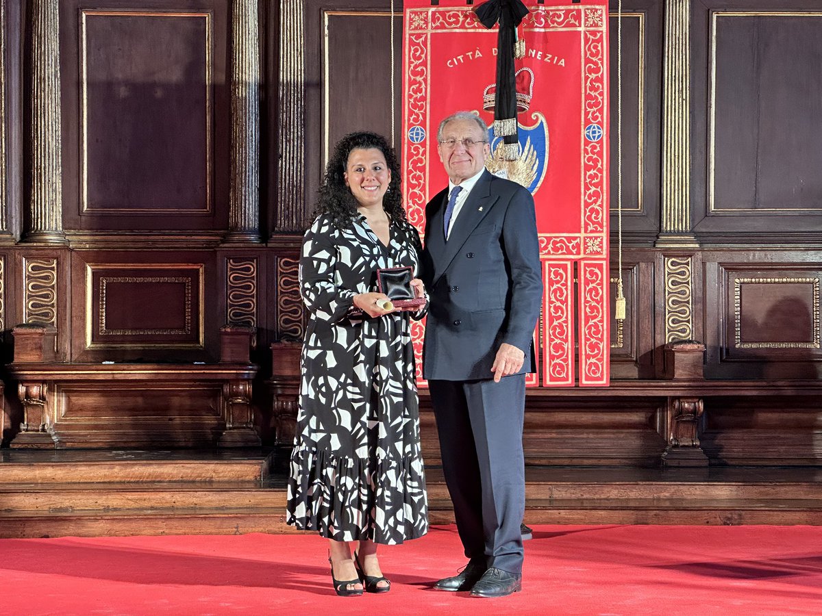 Venezia Unica (@veneziaunica) on Twitter photo #PremioSanMarco 🦁
Per Vela Spa, società partecipata del <a href="/comunevenezia/">Comune di Venezia</a>, riceve ora il riconoscimento la Responsabile Commerciale Angela Corbetta.
👉 Si è distinta per la gestione della zona della Ferrovia nell’ambito della prima sperimentazione del Contributo di Accesso #PremioSanMarco 🦁
Per Vela Spa, società partecipata del <a href="/comunevenezia/">Comune di Venezia</a>, riceve ora il riconoscimento la Responsabile Commerciale Angela Corbetta.
👉 Si è distinta per la gestione della zona della Ferrovia nell’ambito della prima sperimentazione del Contributo di Accesso