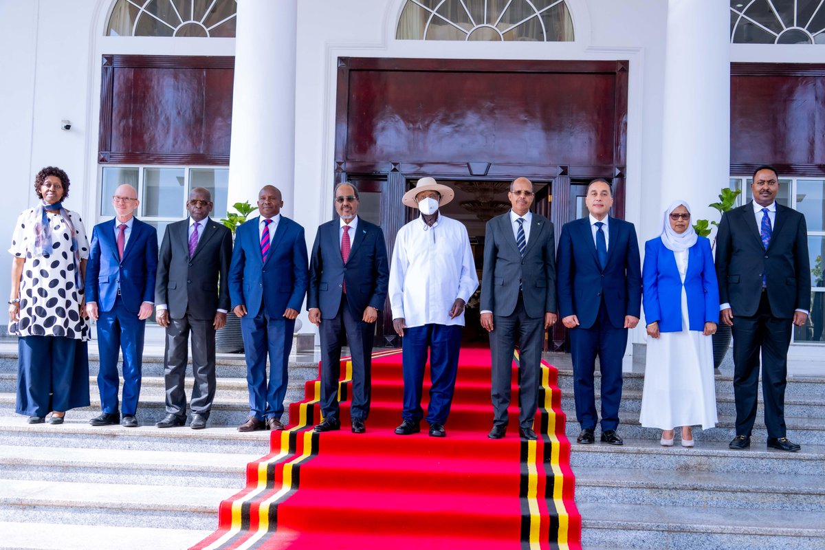 Sandor Lyle (@sandorwalusimbi) on Twitter photo Hi Folks! A summary of H.E <a href="/KagutaMuseveni/">Yoweri K Museveni</a>’s message this afternoon as he concluded the Extraordinary Summit of the Troop Contributing Countries to the African Union Support and Stabilisation Mission in Somalia:
✅ African Unity: Emphasized the importance of resisting the Hi Folks! A summary of H.E <a href="/KagutaMuseveni/">Yoweri K Museveni</a>’s message this afternoon as he concluded the Extraordinary Summit of the Troop Contributing Countries to the African Union Support and Stabilisation Mission in Somalia:
âś… African Unity: Emphasized the importance of resisting the