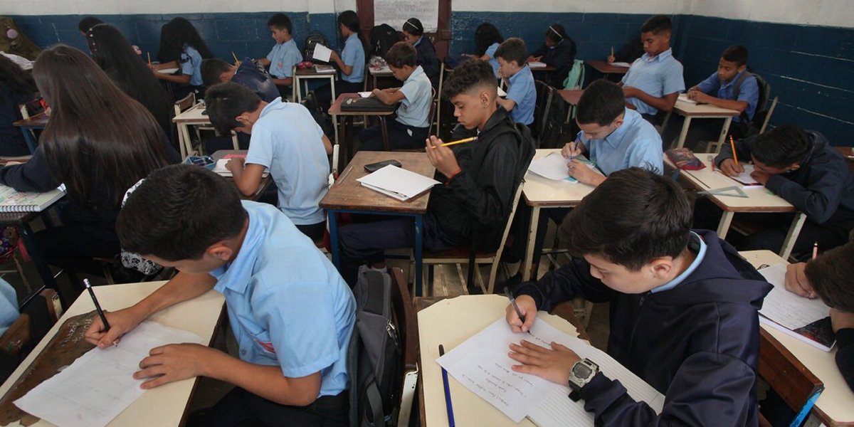 FilosofiaUCAB_'s tweet photo. #SECEL #UCAB 2024: empeoró el rendimiento académico de los alumnos venezolanos
Según la investigación de @EducacionUCAB, más de 70% de los estudiantes de 6to. grado de primaria a 5to. año de bachillerato están reprobados en matemáticas y habilidad verbal
>https://t.co/a4VbBcZVP6 https://t.co/1vYXkpyR7d