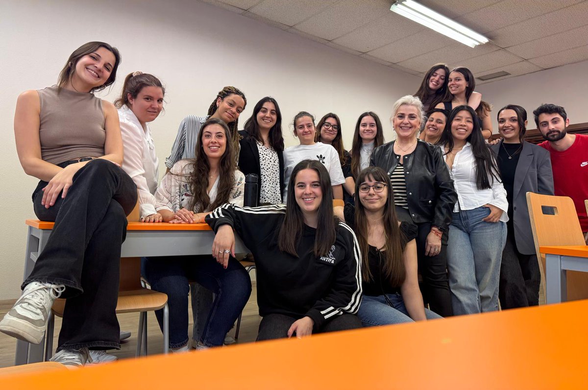 analimaf's tweet photo. Estoy muy orgullosa de los/as alumnos/as de los grupos de Prácticum de este curso 2024-2025 👉 Facultad de Trabajo Social de la UCM @facultadtsucm Cuánto estamos aprendiendo 
¡Mucho ánimo que ya queda muy poco para entraren el mundo profesional del trabajo social! #TrabajoSocial https://t.co/YSPyzUkm4D
