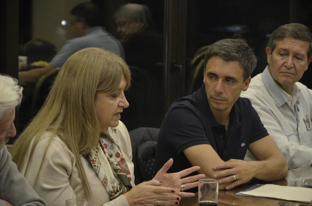 PROYECTAN EL TRABAJO LEGISLATIVO
Los candidatos del Frente Unidos por Salta, Guillermo Kripper (diputado) y Bernardo Biella (senador) fueron recibidos por el Copaipa en donde les plantearon consultas y propuestas que deberían avanzar a través de gestiones legislativas.