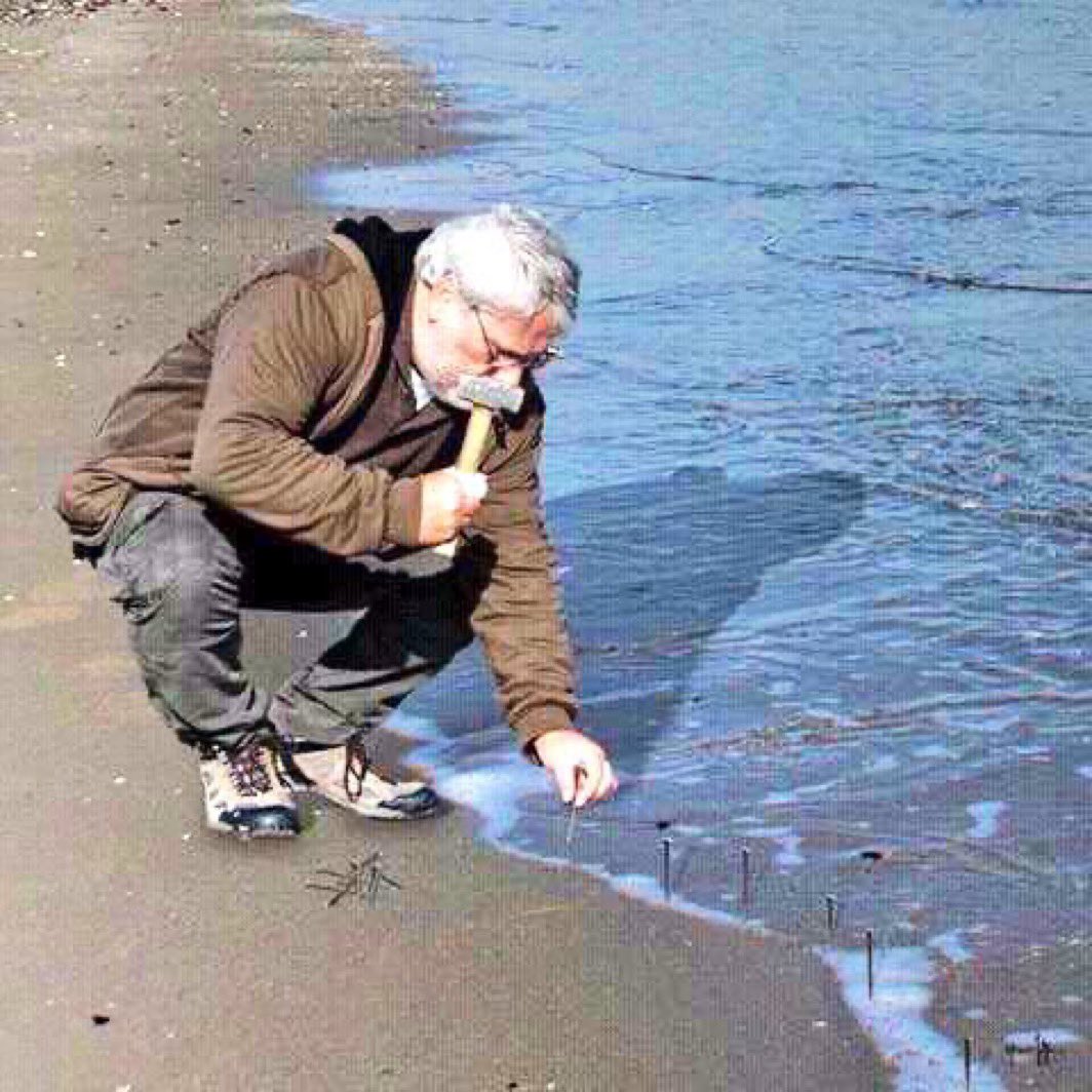 TEHSEEiN's tweet image. Breaking News: 
مودی نے پاکستان کا پانی بند کرنے کے لیے  دریائے سندھ میں کیلیں ٹھونکنا شروع کر دیں۔

#WaterWar #IndusRiver #ModiLogic #IndiaPakistan #EpicFail #Pahalgam #PahalgamTerroristAttack #GeoPolitics #JustForLaughs #UNPlzNotice