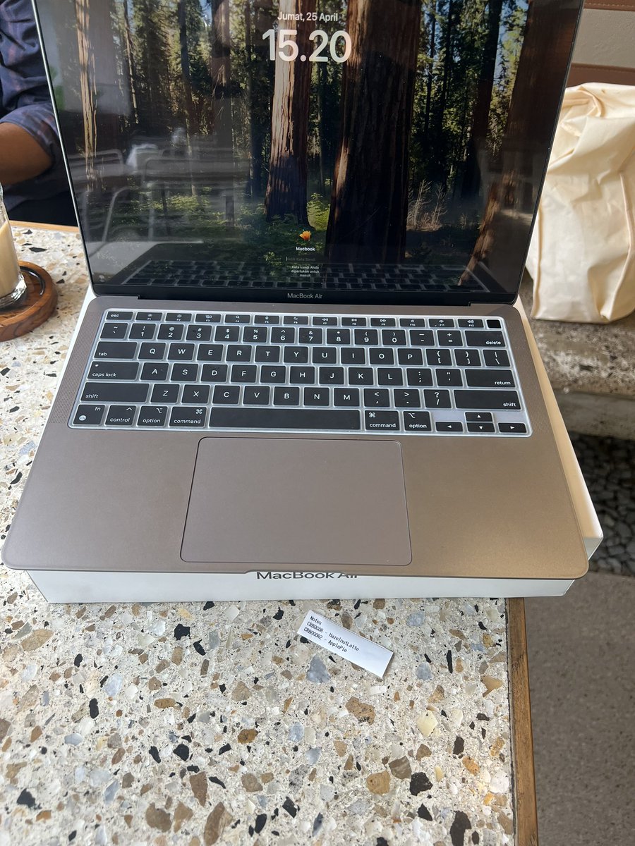 Jajan Macbook tweet media
