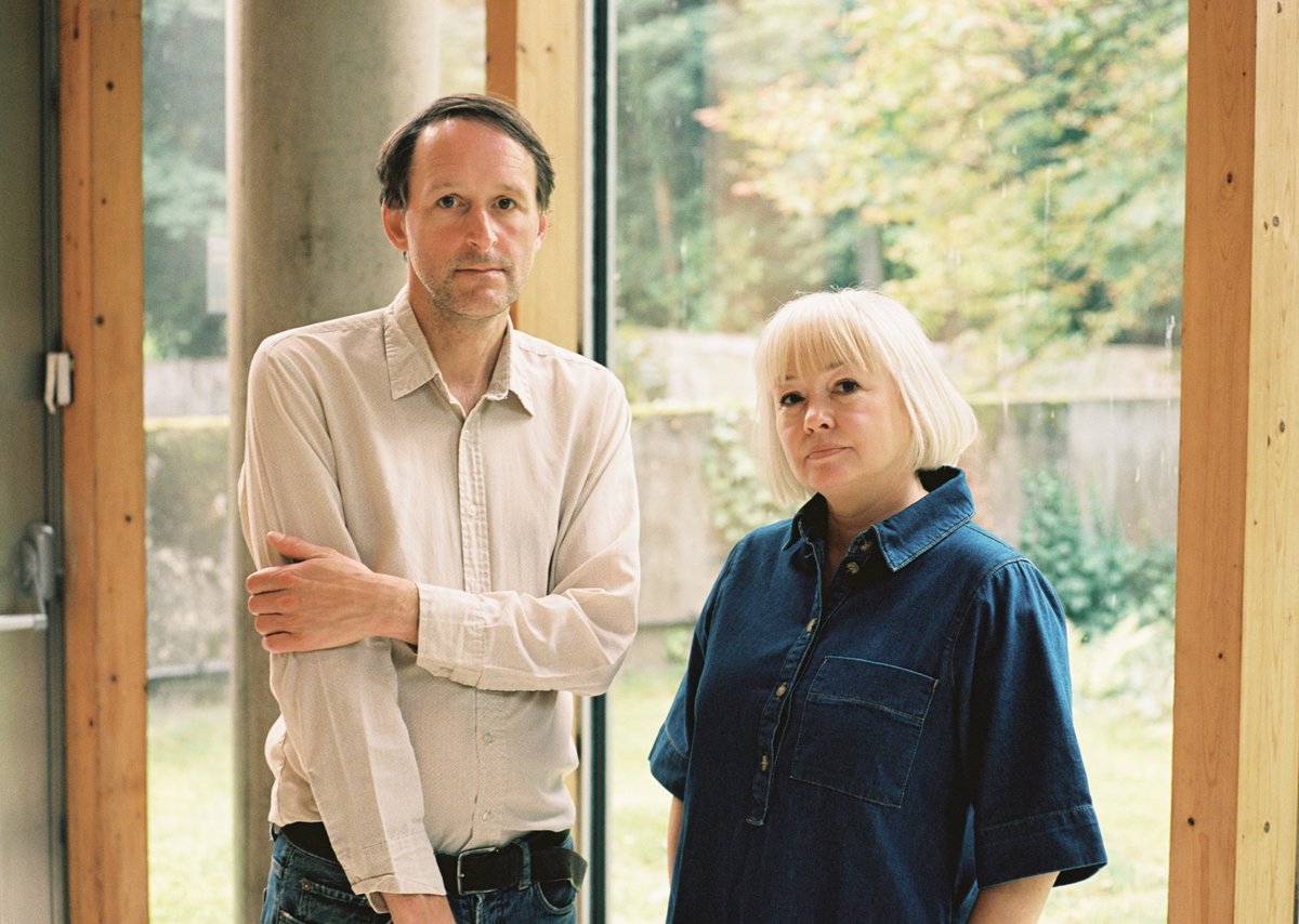 A very happy release day to Màiri Morrison &amp; Alasdair Roberts, Pete Johnston and friends' latest collaboration, Remembered in Exile: Songs and Ballads of Nova Scotia. Far-travelled Scots ballads and Gaelic lyrical songs with poignancy yet playfulness!
lnk.to/rememberedinex…