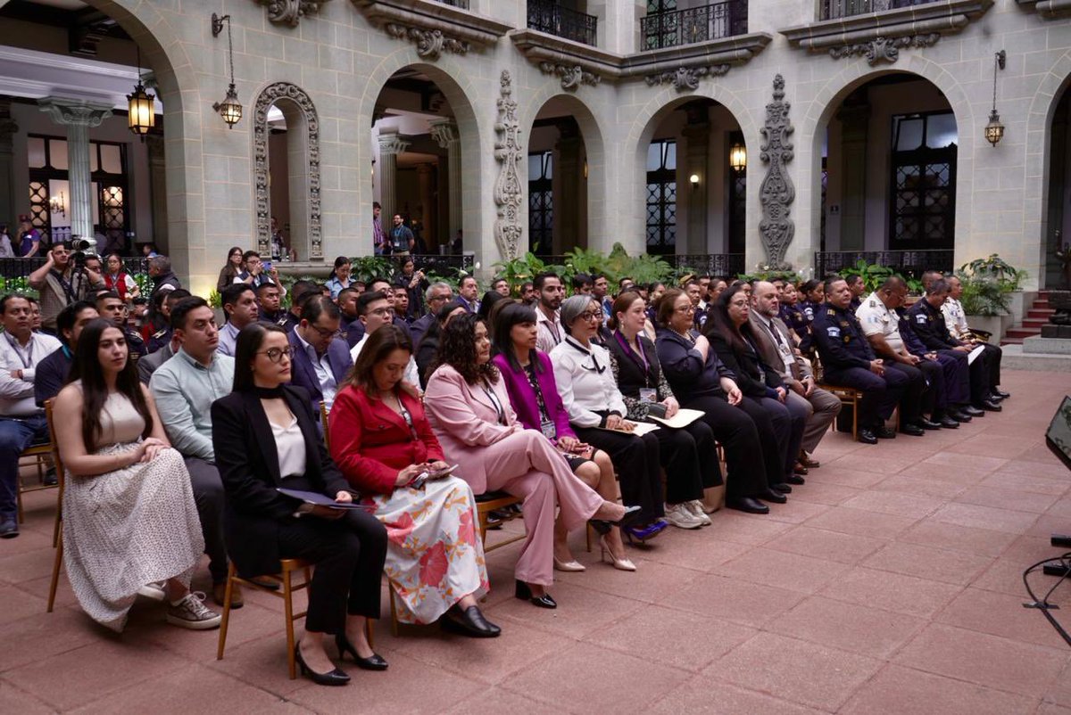 A través de esta plataforma se ofrece un espacio accesible y adaptado a las necesidades de las personas que integran el Organismo Ejecutivo, en el que se promueve el aprendizaje autogestionado mediante módulos formativos. 

<a href="/mingobguate/">MinGob</a> <a href="/CNCguatemala/">Comisión Nacional contra la Corrupción</a> <a href="/RedxGuate/">Red Ciudadana</a>