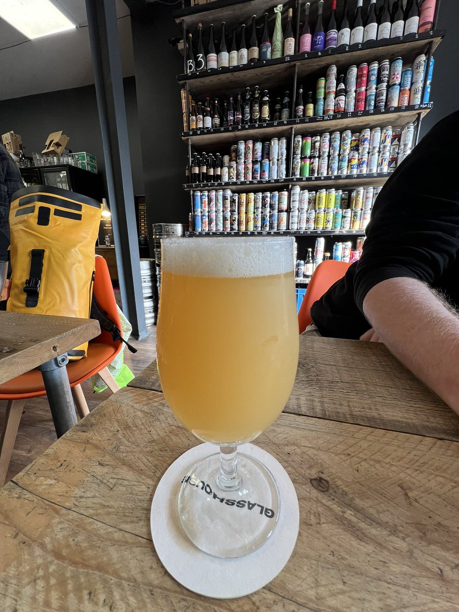 CraftTooting's tweet photo. NEW #Beak x #Floc ‘Threads 4’ Citra & Krush #IPA ~ pillowy soft and JOOSEY! PLUS we have ‘Eda’ #IPA on Tap tasting >> 🤤 (Pic 2) 🍺 #Craft #Tooting #Craftbeer #Bar & #BottleShop open late! #TootingBroadway #beer #beers https://t.co/cpM47PbrsS