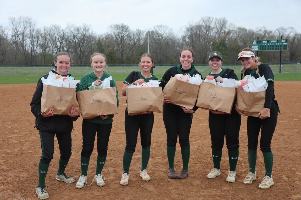 MHSFastpitchSB's tweet photo. Thank you to everyone who made our 2025 senior night special!   Tough 1 point loss to Austin but we will get the next one!!
Congrats to @Santanna_Heise for launching a pair over the fence!! 
Catch C squad tonight with a DH vs ZM at home on the JV field 4:30 start time. https://t.co/WE5LjyblCC