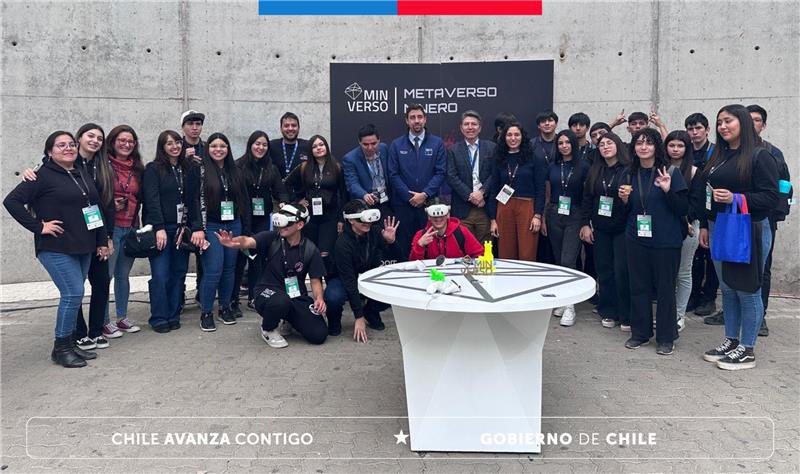 En el marco de Expomin 2025, que se realiza del 22 al 26 abril en Espacio Riesco con la participación de más de 1.300 empresas de 35 países, la Seremi de Minería, Constanza Espinosa, recorrió los stands de empresas de la región, destacando soluciones y tecnologías para la minería