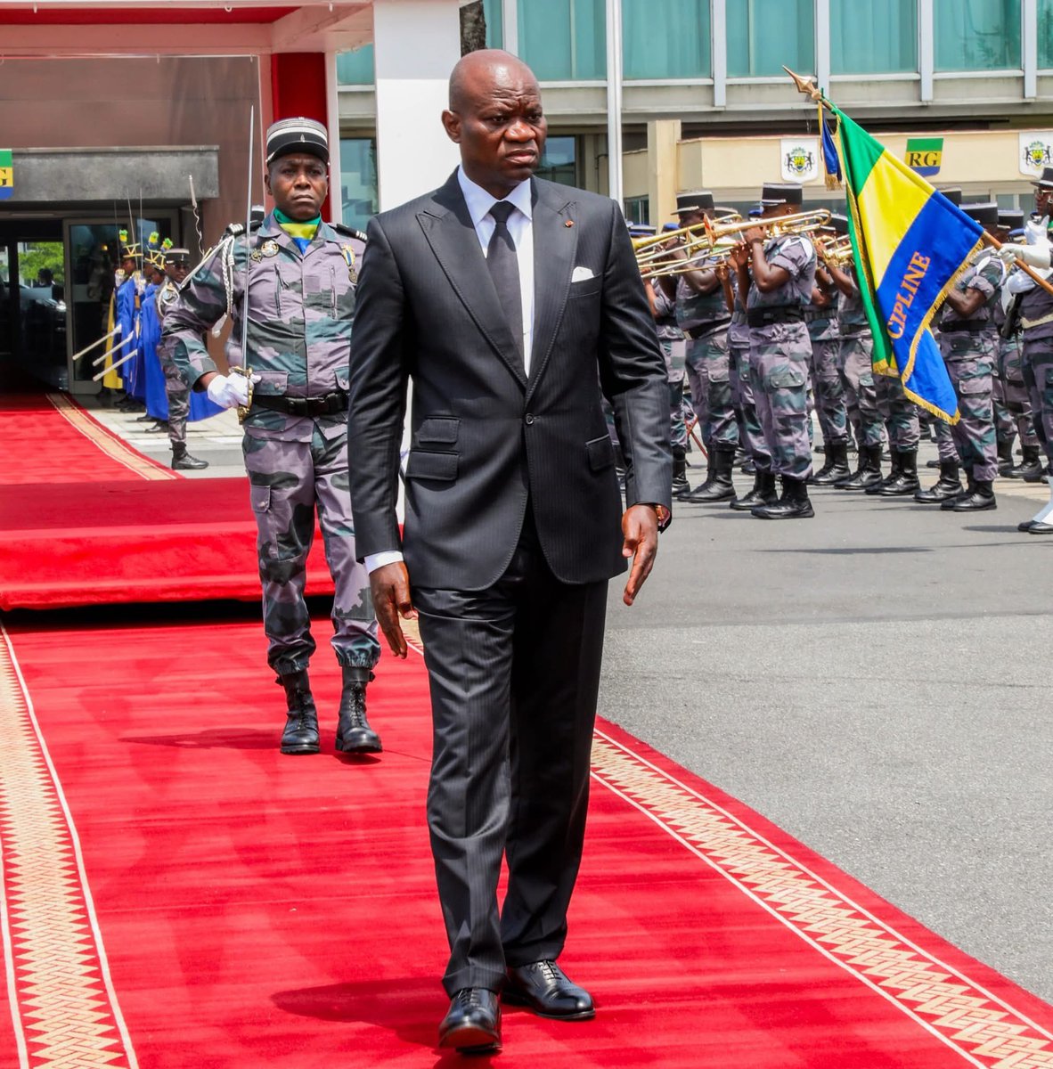 Le Président de la République, accompagné de son épouse, s’est envolé ce vendredi 25 avril 2025 pour le Vatican.

En tant que chrétien catholique pratiquant, il assistera à la cérémonie des obsèques du Pape François.