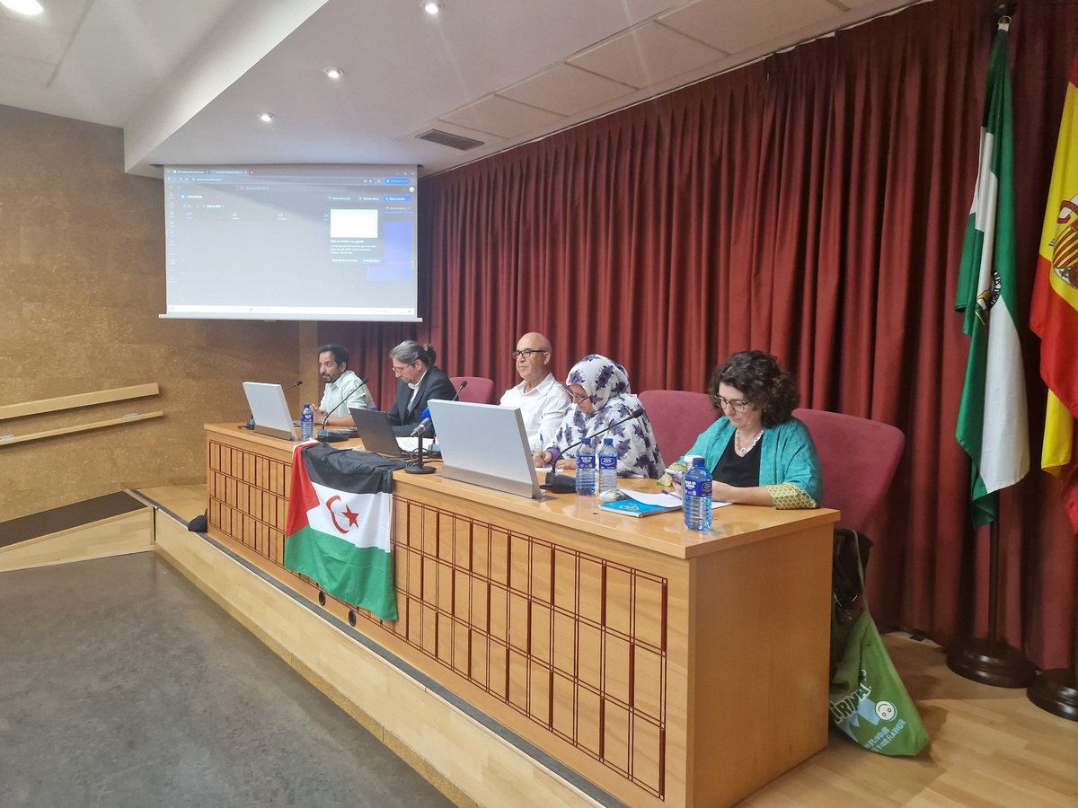 Gran jornada hoy en la <a href="/FCom_US/">Facultad de Comunicación, Universidad de Sevilla</a> hablando del #saharaoccidental.

Gracias a <a href="/compoliticas/">COMPOLITICAS</a> , <a href="/Lejsee/">LEJSEE</a>  y <a href="/fandassahara/">FANDAS-SAHARA</a> por la colaboración.

Gracias a todas las personas ponentes y al público asistente.