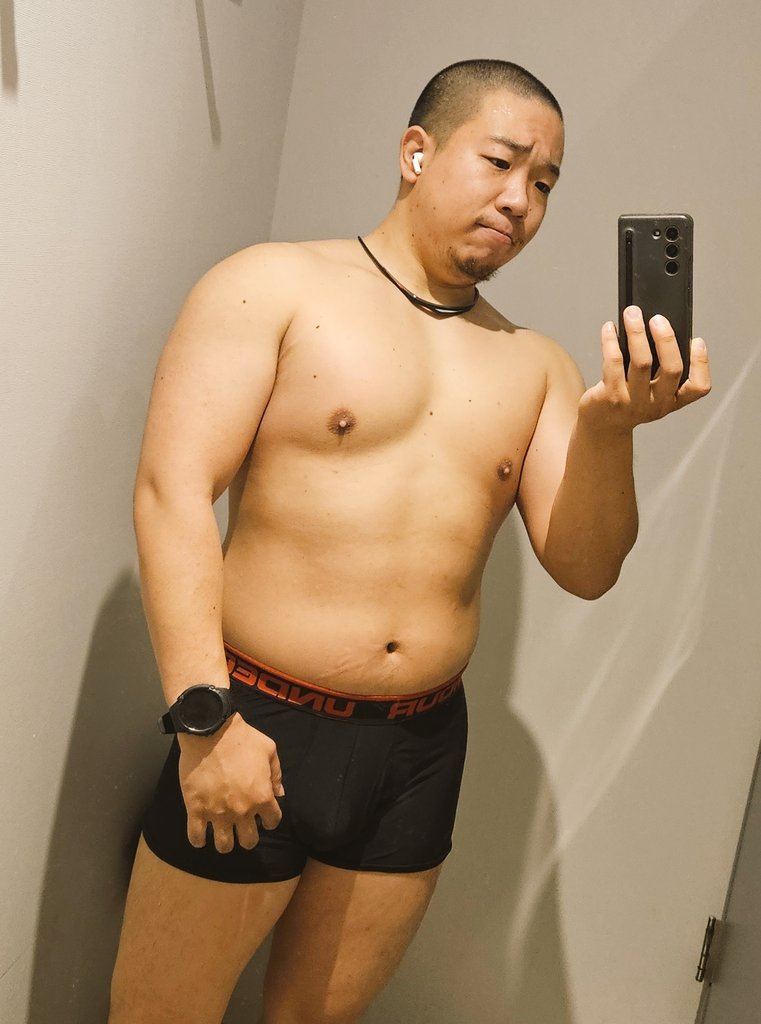 (お気に入りだけど、何年同じパンツ履き続けてるんだろ...)