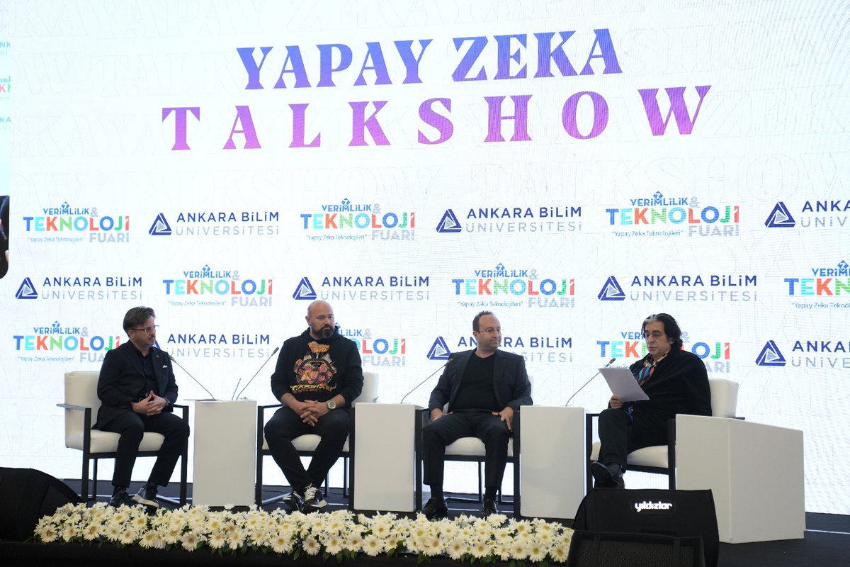 VeFuar's tweet image. Katılımın oldukça yüksek olduğu, Okan Bayülgen moderatörlüğünde gerçekleşen “Yapay Zeka Talk Show” sona erdi.

İnnova Bilişim CEO'su Huzeyfe Yılmaz, Colendi Kurucu Ortak -CEO Bülent Tekmen ve Yapımcı-Yönetmen İsmail Fidan'ın bilgi birikimi ve deneyimlerini paylaştı.