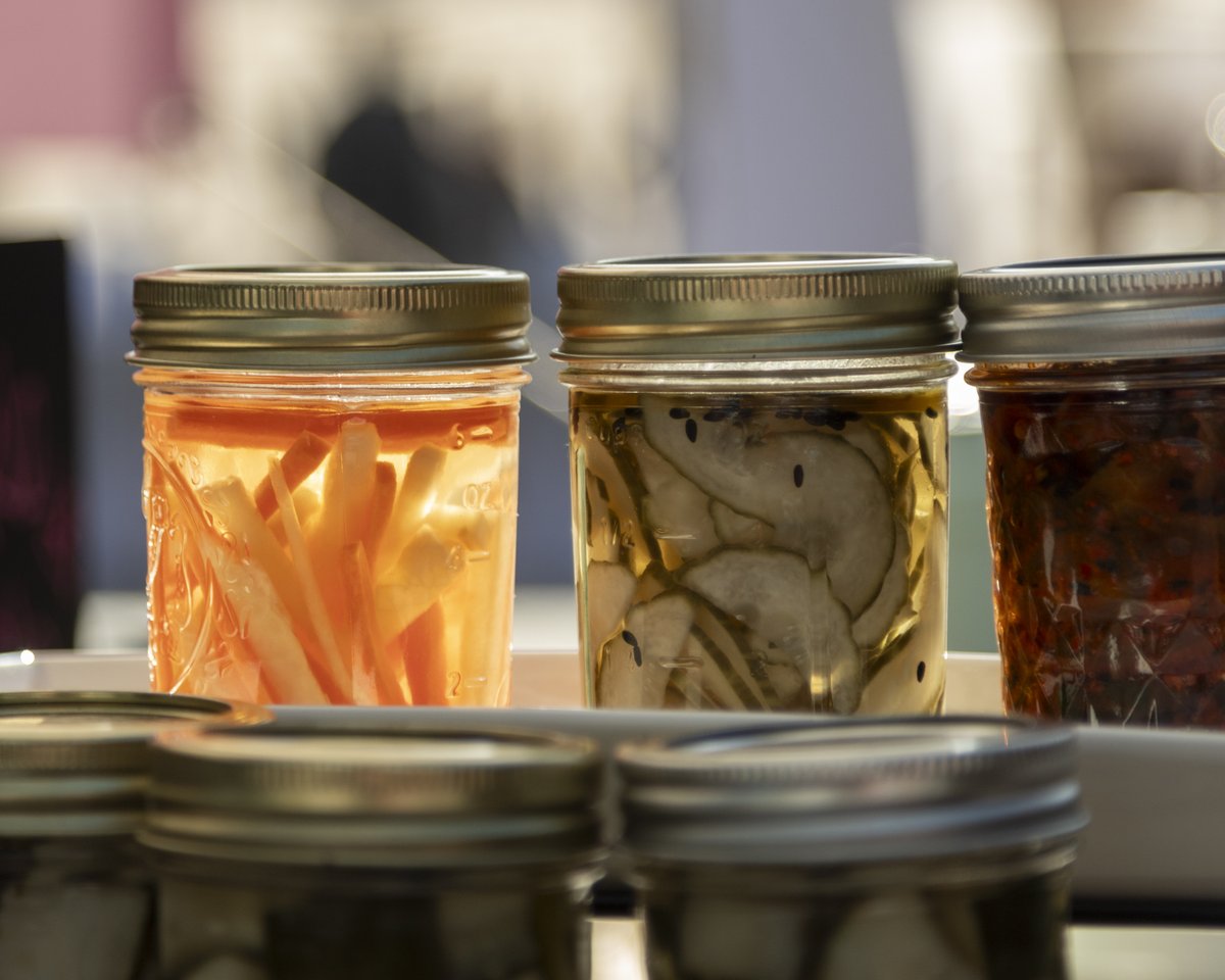 When you capture that sunshine in a jar. The best pickles at the market @ray2zcooking_ - keep that magic going!

#beavertonfarmersmarket