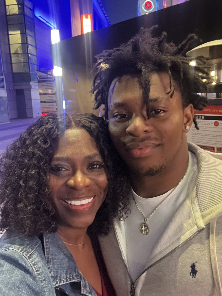 Happy birthday ma ! Thank you for everything! Love you 🤞🏾🩷