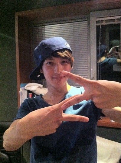 thirdthree_0731's tweet photo. 두근두근콩닥콩닥 시와니의 요상하고 수상한 모자 탐방기!♡ https://t.co/OMExNVBMxM