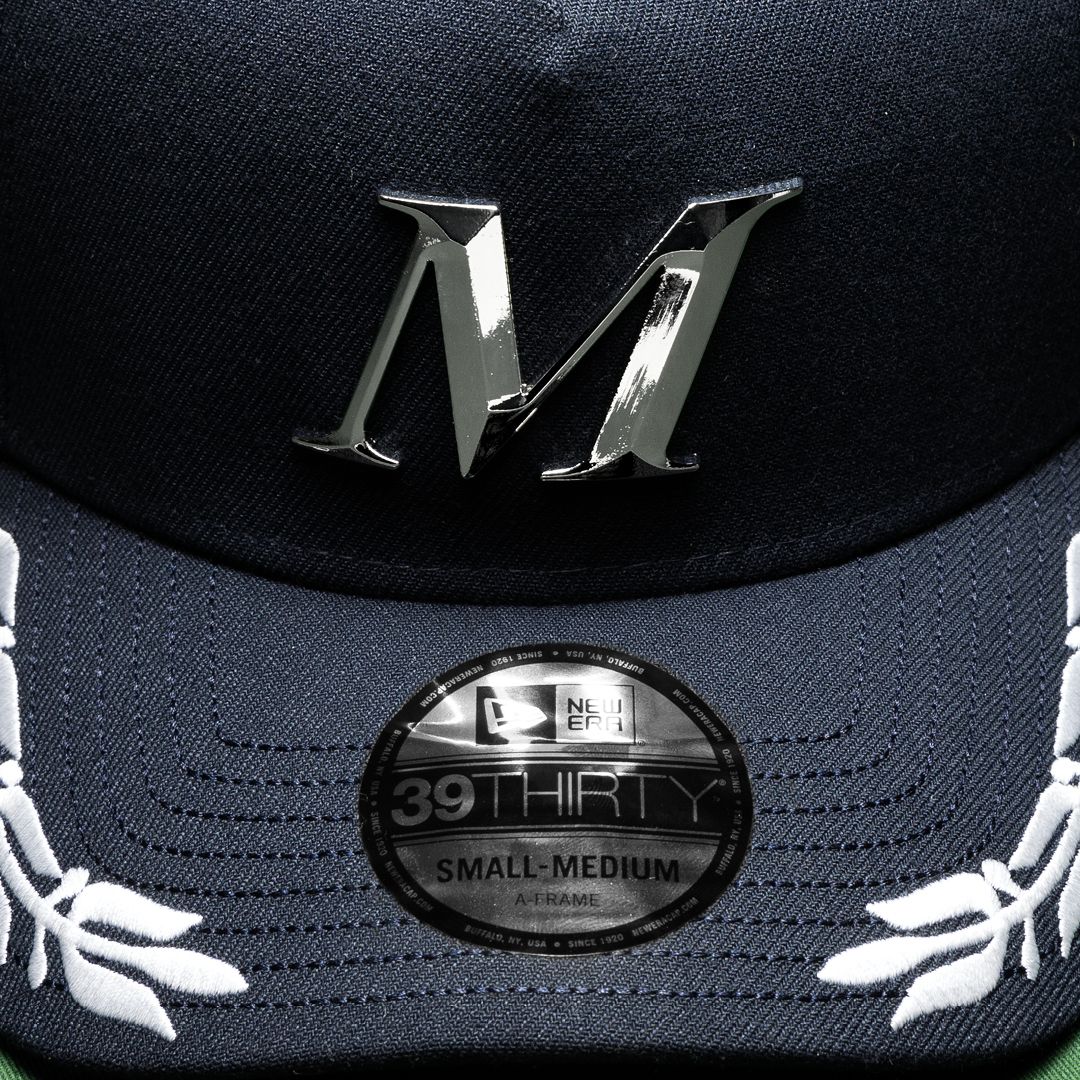 NewEraEurope's tweet image. The return of a classic. Signature belt loop detailing along with a contrast stitch finish can be found on the New Era x MAINS 59FIFTY accompanied by the metallic branded 39THIRTY.
 
Shop the launch now.

neweracap.co.uk/collections/ma… 

#newera #MAINS