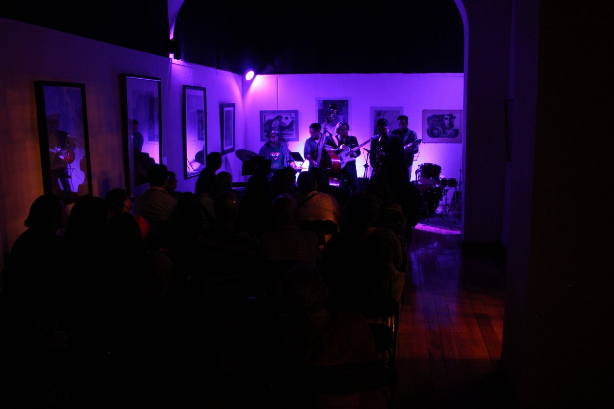 Así se vivió la 20ª noche de jazz en #LaCasa, <a href="/macondo/">Benedetta Perilli</a>.jazz + Chromatics Jazz Band unidos en una jam session con algunos participantes del público. Gracias por acompañarnos y disfrutar de esta experiencia musical. 

#SomosUAEMéx 💚💛
#SomosCultura
@SDC_UAEMex