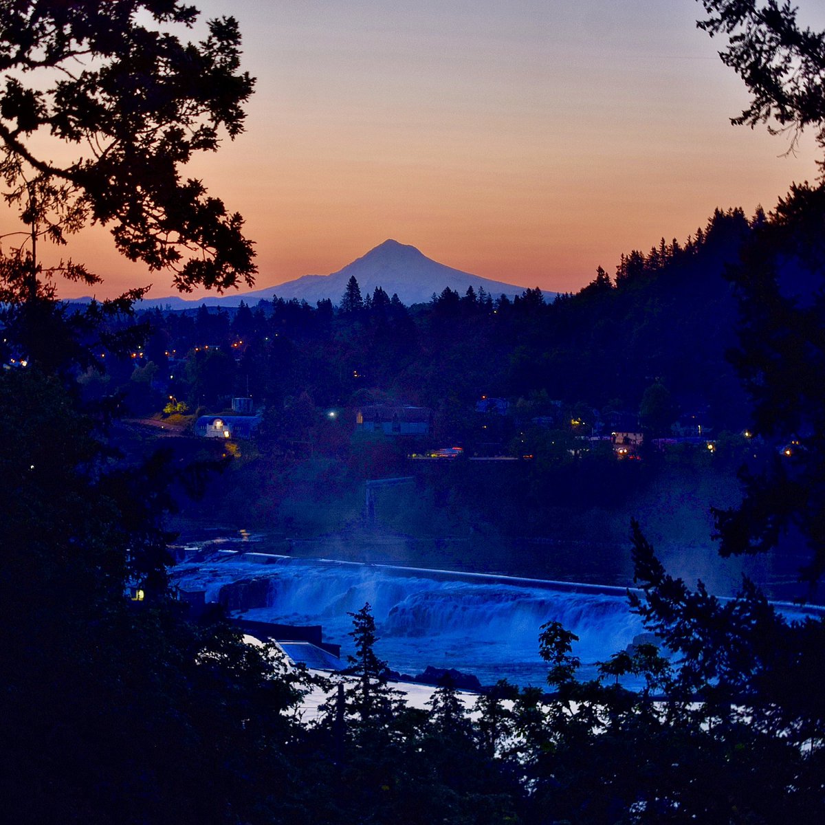 MikeKATU's tweet photo. HAPPY FRIDAY… a gorgeous early morning pre-sunrise glow behind Mt. Hood as Willamette Falls rages down below. I hope you have a fabulous day! Stay safe and be good out there! #LiveOnK2 #Portland #omht #FridayVibes https://t.co/cfNhIDYzth