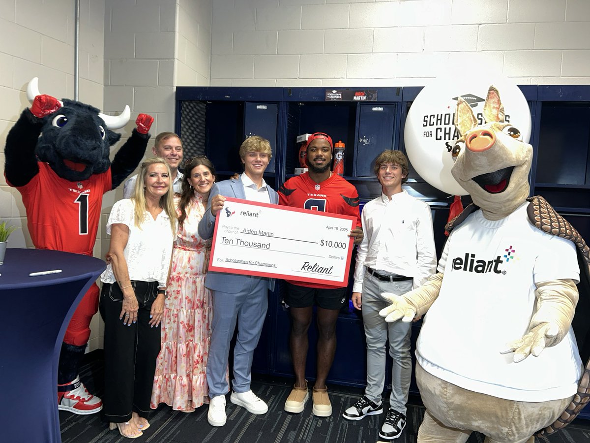 Aiden Martin (@23aidenmartin) on Twitter photo I am very blessed and honored to receive the Scholarship for Champions from the <a href="/HoustonTexans/">Houston Texans</a> and <a href="/reliantenergy/">reliantenergy</a>
Thank you for taking the time to celebrate with us <a href="/A_train2_/">Azeez Al-shaair</a> I am very blessed and honored to receive the Scholarship for Champions from the <a href="/HoustonTexans/">Houston Texans</a> and <a href="/reliantenergy/">reliantenergy</a>
Thank you for taking the time to celebrate with us <a href="/A_train2_/">Azeez Al-shaair</a>