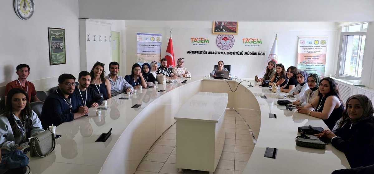 Harran Üniversitesi Ziraat Fakültesi Öğrencileri “Sürdürülebilir Tarımda AR-GE Uygulamaları” projesi teknik gezilesi kapsamında Enstitümüzü ziyaret etmişlerdir. Enstitümüzün tanıtımı yapılarak sonuçlanmış olan ve devam eden AR-GE projelerimiz ile ilgili bilgi verilmiştir.
