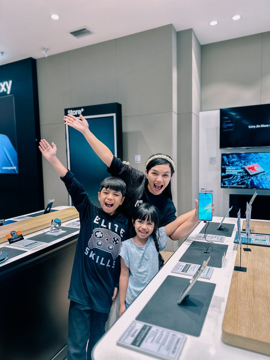 erniewhitelover's tweet photo. happy banget habis cobain Galaxy A16 bareng anak2, fitur Parental Control, Auto Blocker, IP54 Watersplash &amp; Dust Resistant juara banget, kebetulan mau upgrade hp samsung anakku yg udah 7 th ga ganti2 @samsungID #GalaxyA16xPAWPatrol #PAWPatrol #PastiPuasDanAman #AnakPuasCobainA16 https://t.co/5ieP0kyAJ0