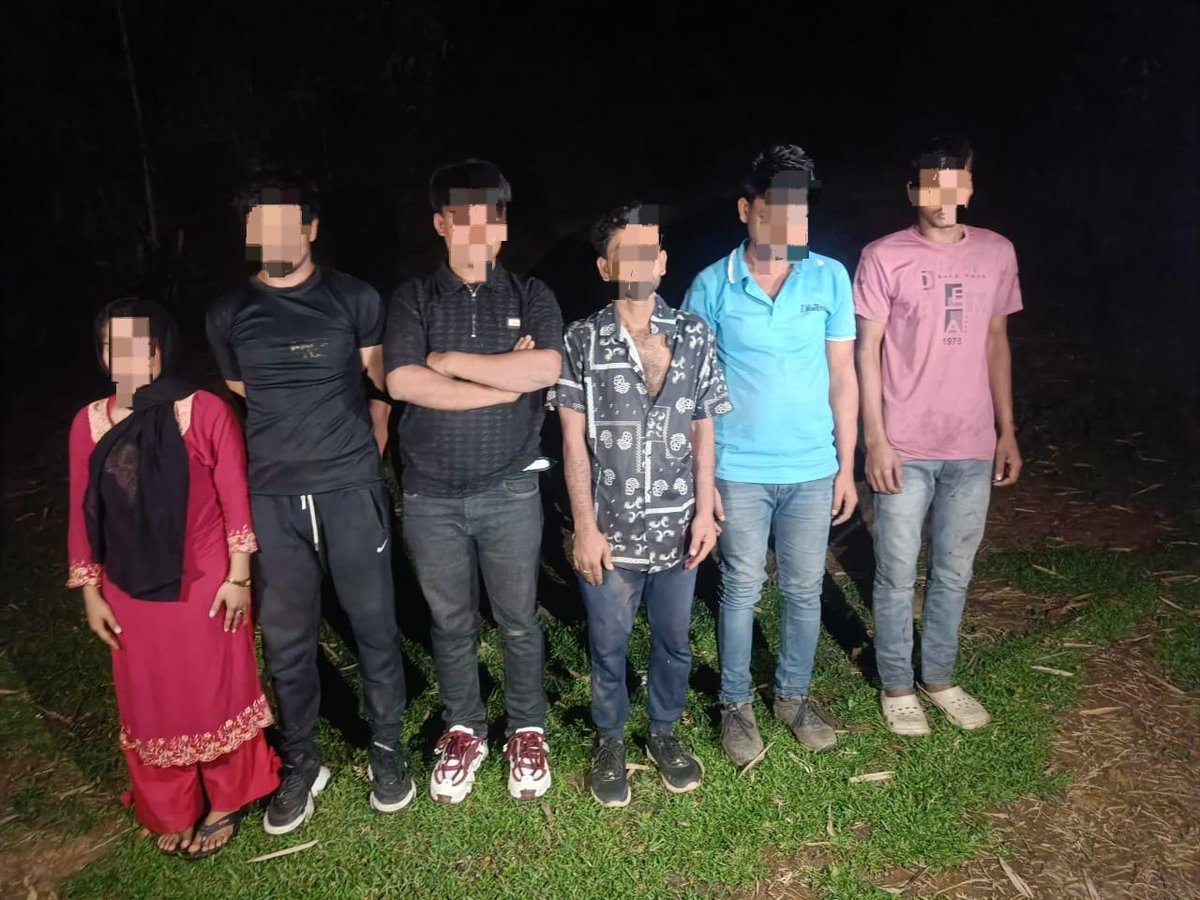 Himanta Biswa Sarma (@himantabiswa) on Twitter photo Assam stands firm! No infiltration will be tolerated🚫
In a decisive operation, <a href="/sribhumipolice/">Sribhumi Police</a> apprehended six infiltrators attempting to cross the border illegally.
🇧🇩Md Monir
🇧🇩Md Ahidul Seikh
🇧🇩Azizul Seikh
🇧🇩Rokiya Bibi
🇧🇩Mh. Ahashan Ullah
🇧🇩Md Haresh
Acting with zero Assam stands firm! No infiltration will be tolerated🚫
In a decisive operation, <a href="/sribhumipolice/">Sribhumi Police</a> apprehended six infiltrators attempting to cross the border illegally.
🇧🇩Md Monir
🇧🇩Md Ahidul Seikh
🇧🇩Azizul Seikh
🇧🇩Rokiya Bibi
🇧🇩Mh. Ahashan Ullah
🇧🇩Md Haresh
Acting with zero