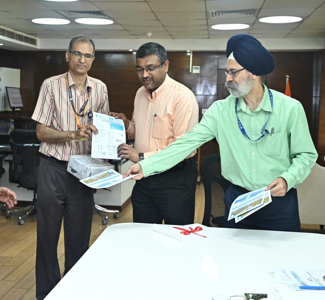 Semi-Conductor Laboratory (@sclmohali) on Twitter photo Handing over of SCL Designed, fabricated and packaged "Miniaturised Unsteady Pressure Sensors" to ISRO by Shri S. Krishnan <a href="/SecretaryMEITY/">S Krishnan</a>
<a href="/GoI_MeitY/">Ministry of Electronics & IT</a> Handing over of SCL Designed, fabricated and packaged "Miniaturised Unsteady Pressure Sensors" to ISRO by Shri S. Krishnan <a href="/SecretaryMEITY/">S Krishnan</a>
<a href="/GoI_MeitY/">Ministry of Electronics & IT</a>